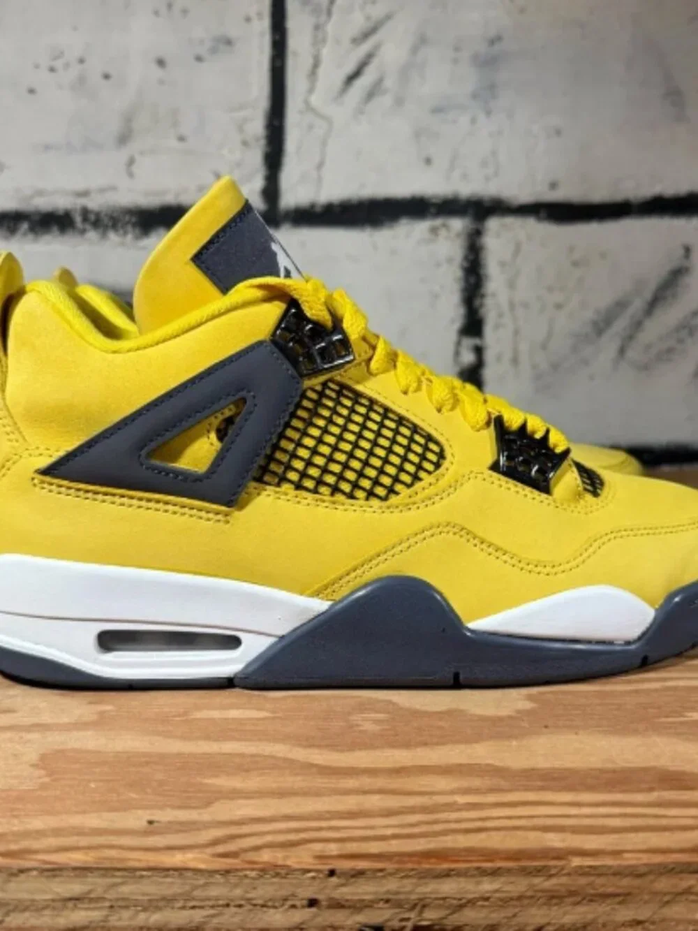 Air Jordan 4 Retro Lightning (2021) Yellow